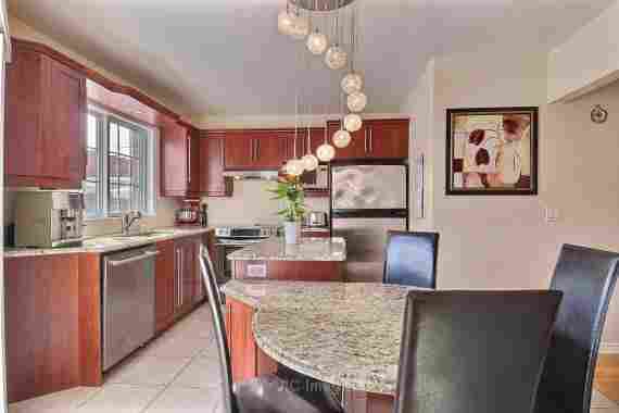 Two storey home tucked on a quiet street across from a park - Photo 3