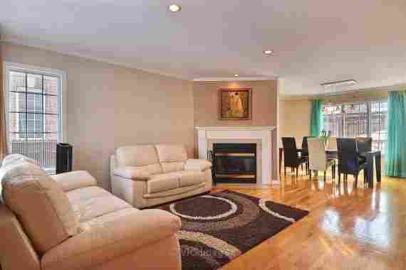 Two storey home tucked on a quiet street across from a park - Photo 2