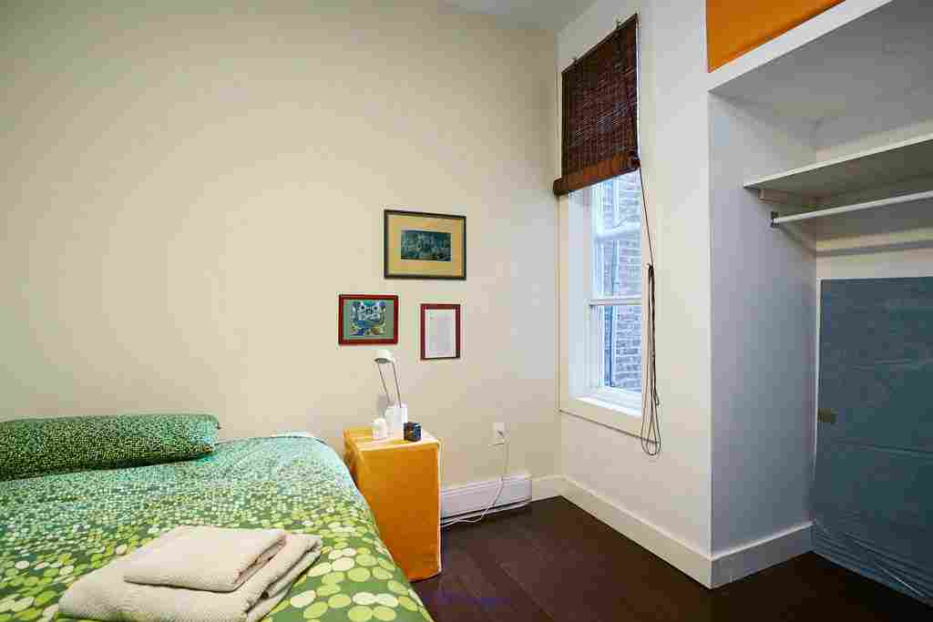 BEAUTIFUL ALL INCLUSIVE FURNISHED 4 1/2 CONDO NEXT TO LASALLE METRO - Photo 2