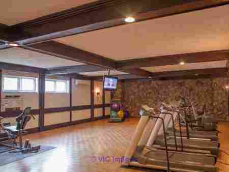 2 MONTHS FREE - WESTMOUNT LUXURY CONDO - POOL - GYM - DOORMAN - Photo 3