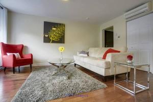 MAGNIFICENT FULLY FURNISHED ALL INCLUSIVE CONDO IN THE VILLAGE - $1214 - Photo 3