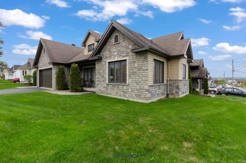 Prestigious house side by side in Beauce Housing houses