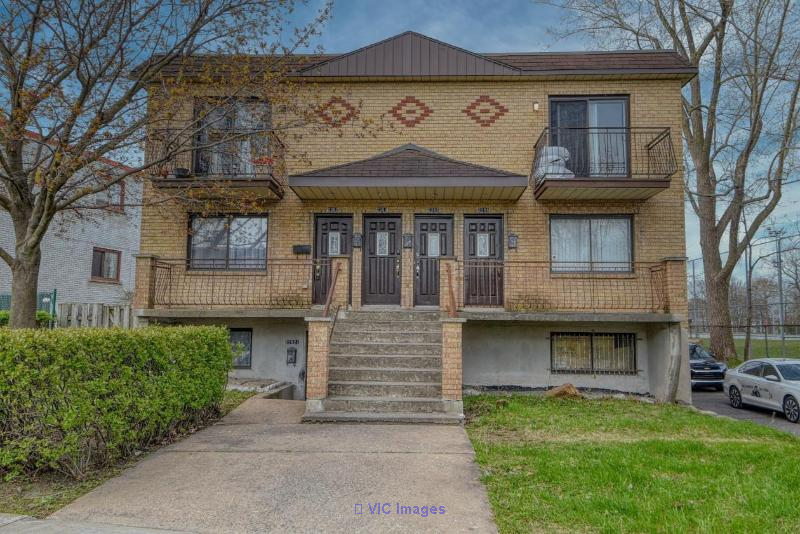 GF, backyard and garage, 4 1/2 next to a a park in LaSalle Housing