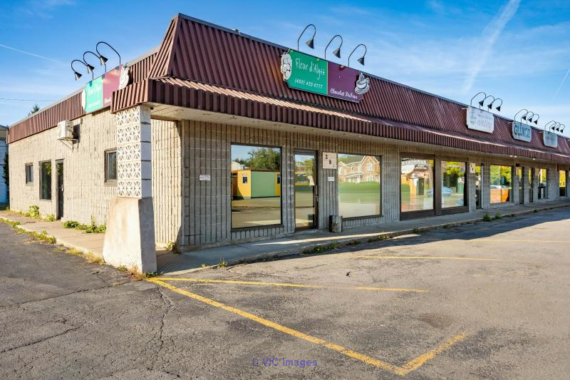 1,307 sq. ft. corner commercial space in Delson - Photo 2