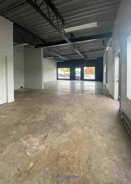 1,307 sq. ft. corner commercial space in Delson - Photo 3