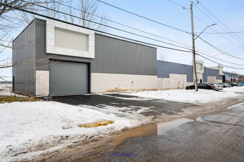 Industrial Building (Office and Warehouse) for Lease  St-Hubert - Photo 2