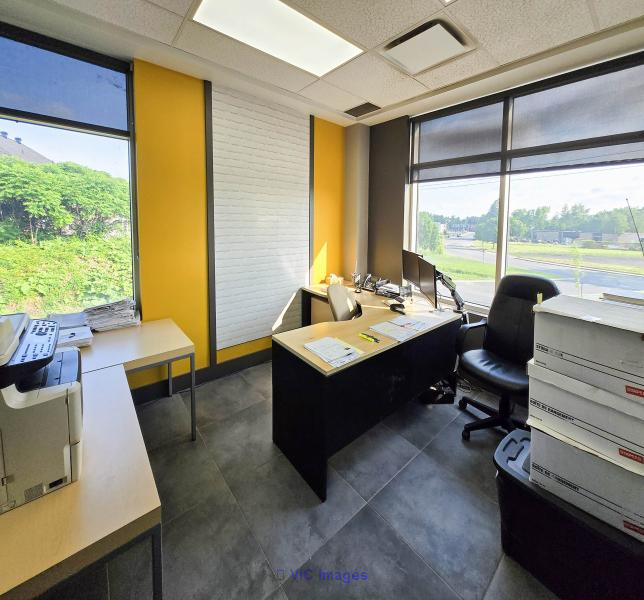 Office and Commercial Space  1,000 to 16,000 sq. ft. in Chambly - Photo 3
