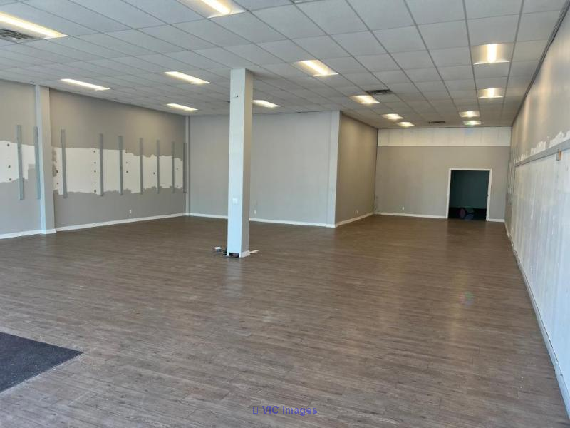 3,400 sqft Prime Location on Jean-Talon East St-Leonard - Photo 3