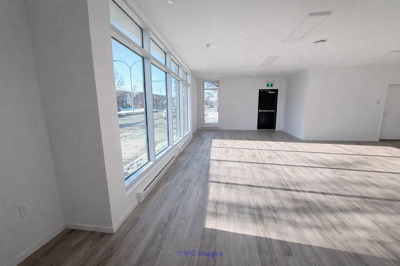 New 1,200 sq. ft. office / commercial space  La Prairie - Photo 2