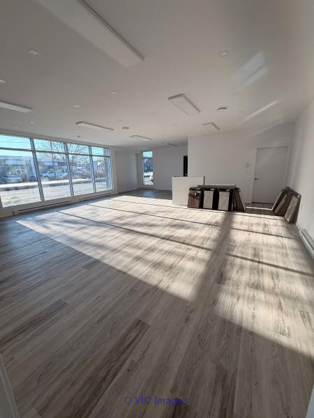 New 1,200 sq. ft. office / commercial space  La Prairie - Photo 3