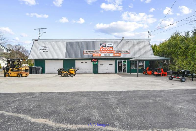 Nouveau Commercial � St-Jean-de-Matha