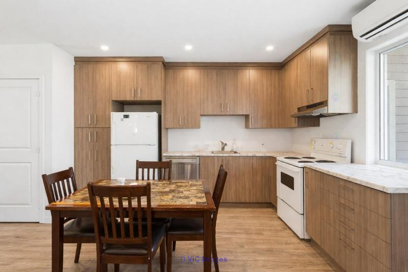 Fully Renovated Duplex* (2021)  Saint-Hyacinthe  $474,500 - Photo 2