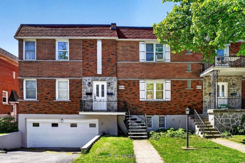 RARE OPPORTUNITY IN AHUNTSIC  DETACHED FOURPLEX WITH 4 GARAGES - Photo 2