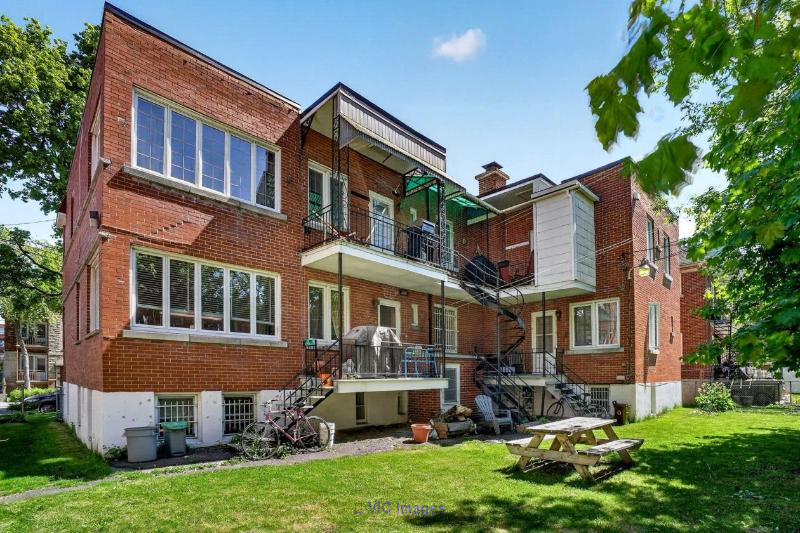 RARE OPPORTUNITY IN AHUNTSIC  DETACHED FOURPLEX WITH 4 GARAGES - Photo 3