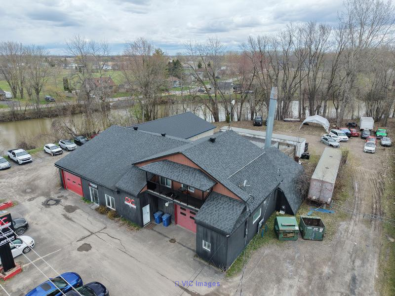 Automotive bodywork / paint garage with industrial building - Photo 2