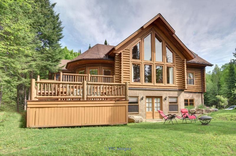 Luxueux chalet en bois rond, Fiddler Lake Resort