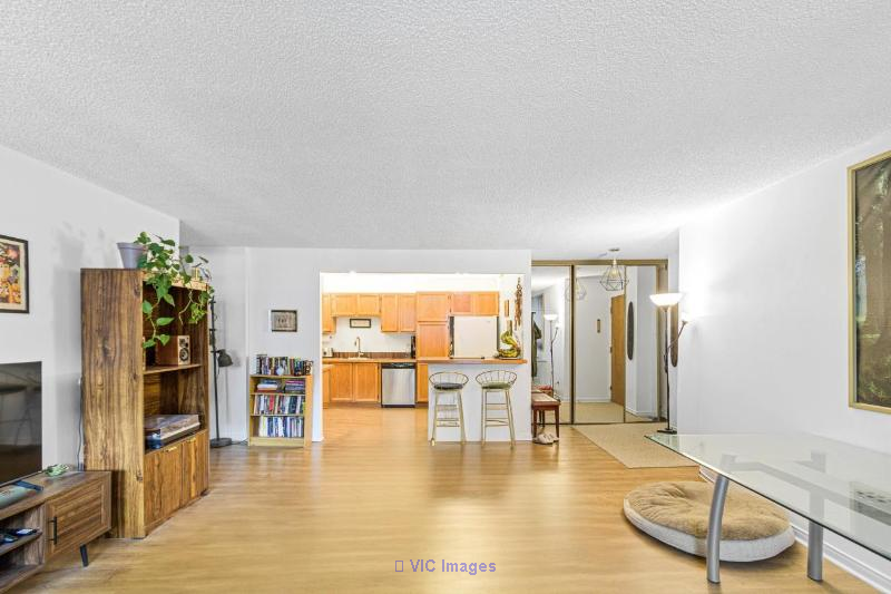 Beautiful ground floor condo 2 bdr, 2 bath, garage, Milton Park - Photo 3