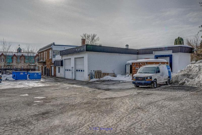 Offices with Storage, 3 Garages, 2 Loading Docks St-Jerome - Photo 2