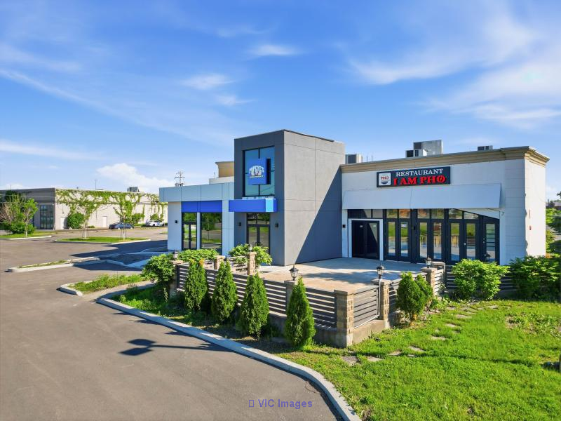 Commercial space 2,031 to 4,110 sqft in Boucherville - Photo 2