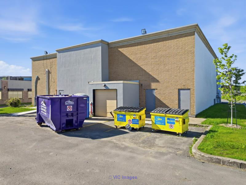 Commercial space 2,031 to 4,110 sqft in Boucherville - Photo 3