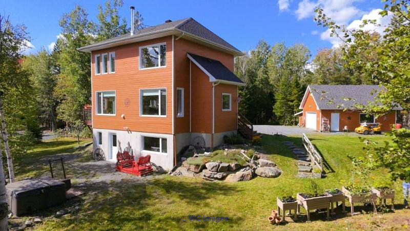 Luxurious Waterfront Retreat in Beauce - Photo 3