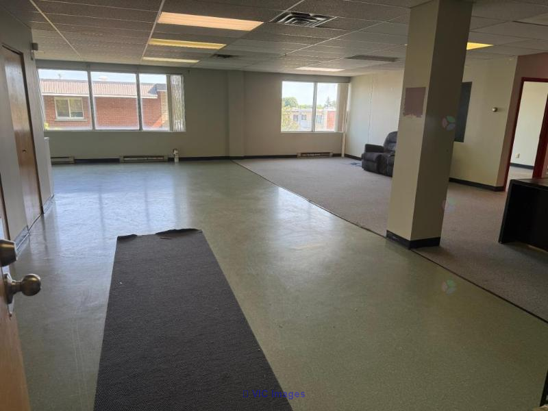 Large space on 2nd floor 2,900 sqft Montreal Mercier - Photo 3