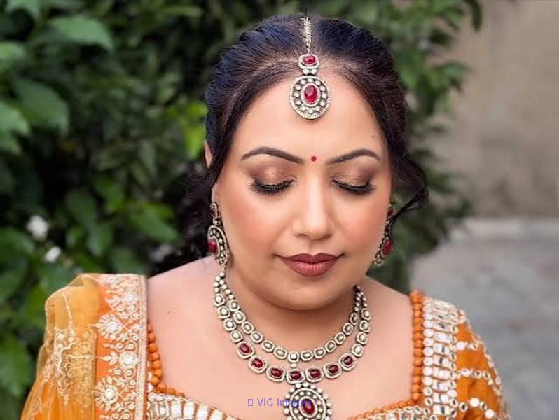  Harneet Beauty Bar offers professional makeup services for parties, - Photo 1