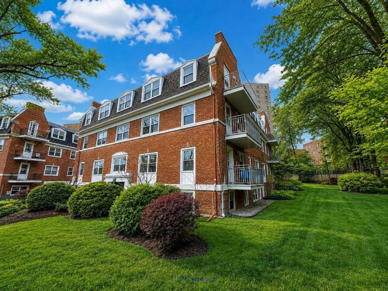 Rental condos  The Ridgewood in Cote-des-Neiges - Photo 2
