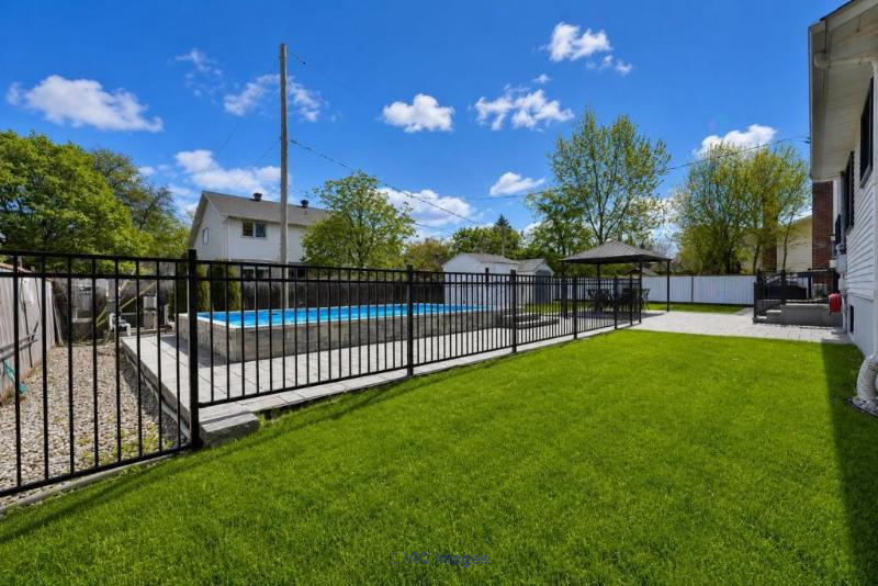 IMPECCABLE home Sought-after area Boucherville - Photo 2