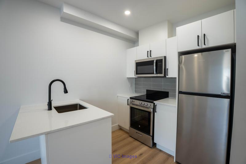 1 MONTH FREE! Renovated Studios  Immediate Occ.  HOMA - Photo 2