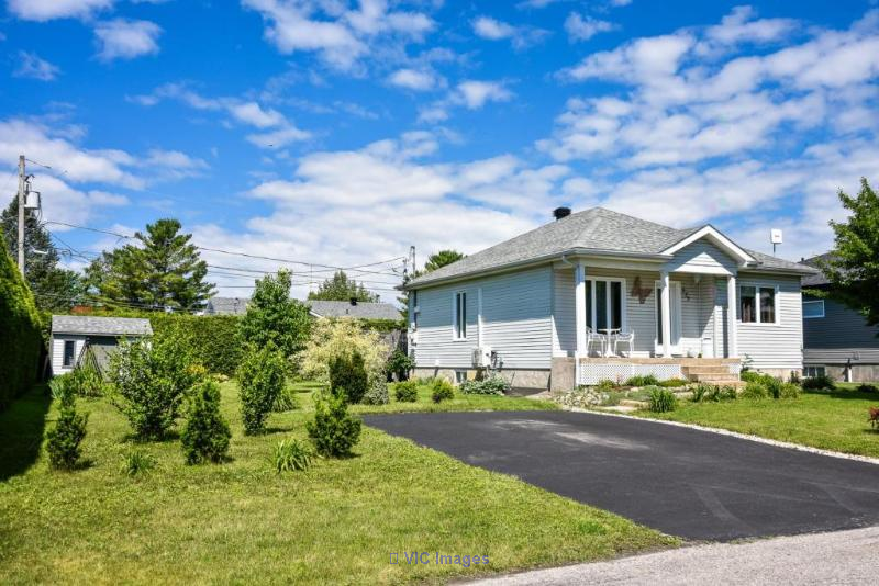 Beautiful home with private backyard at Hemmingford - Photo 1