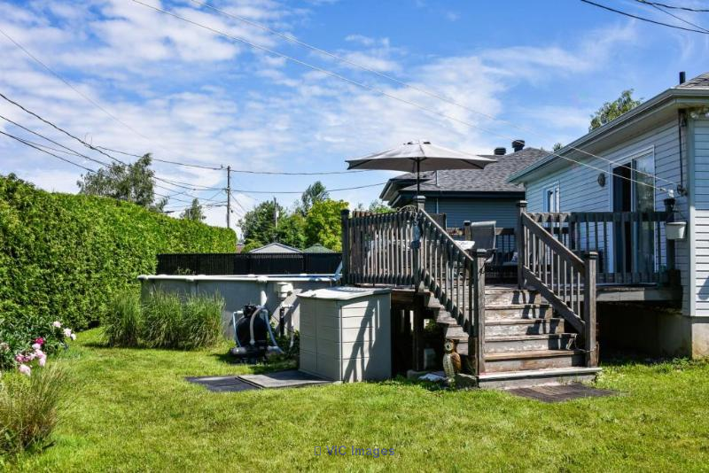 Beautiful home with private backyard at Hemmingford - Photo 2