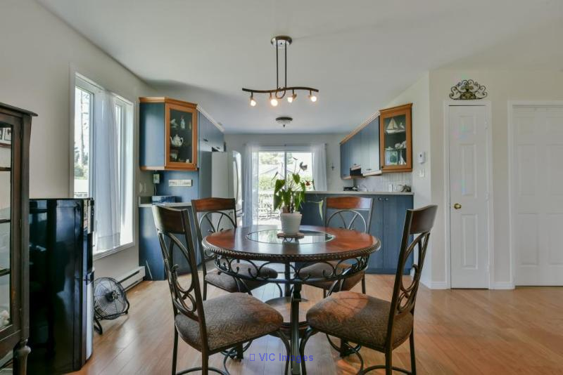 Beautiful home with private backyard at Hemmingford - Photo 3
