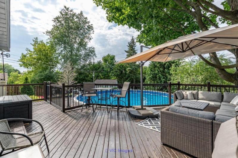 Superb renovated 4-bedroom house in Chateauguay - Photo 2