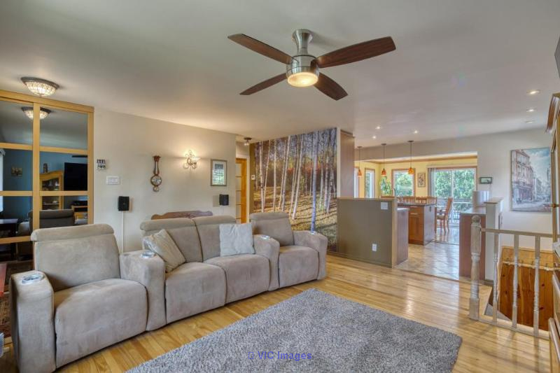 Superb renovated 4-bedroom house in Chateauguay - Photo 3