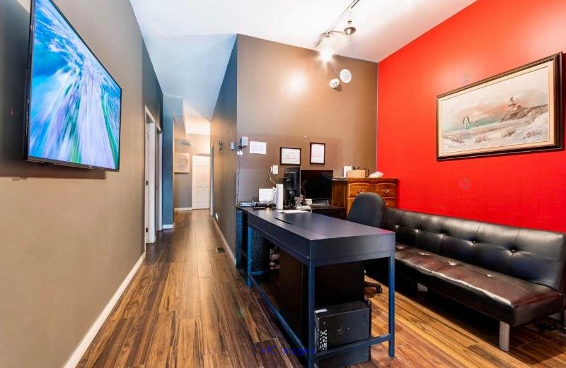 Commercial condo 1,277 sq. ft. Downtown Montreal - Photo 2